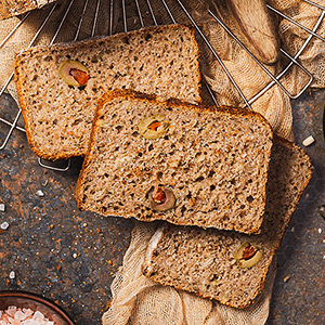 Chleb żytni na zakwasie z oliwkami i tymiankiem